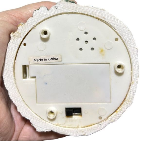 Thomas Kinkade‎ Musical Lighted Victorian Christmas House Musical Snow Globe - Picture 3 of 3